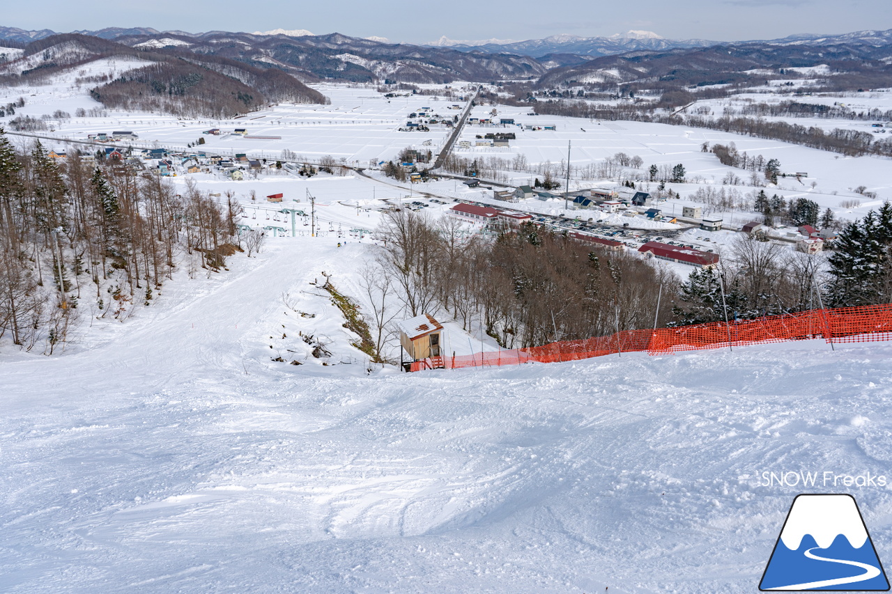 岩見沢 萩の山市民スキー場｜3連休最終日は穏やかなスキー日和。のんびりとローカルゲレンデで過ごす休日はいかがでしょう？